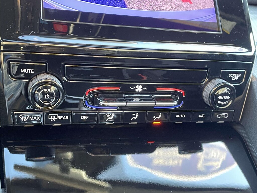 New 2025 Jeep Grand Cherokee LAREDO X 4X4 Sport Utility