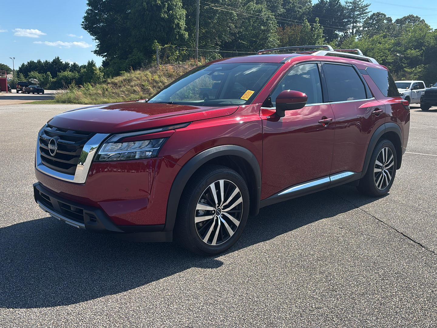 2023 Nissan Pathfinder Platinum 2WD's photo