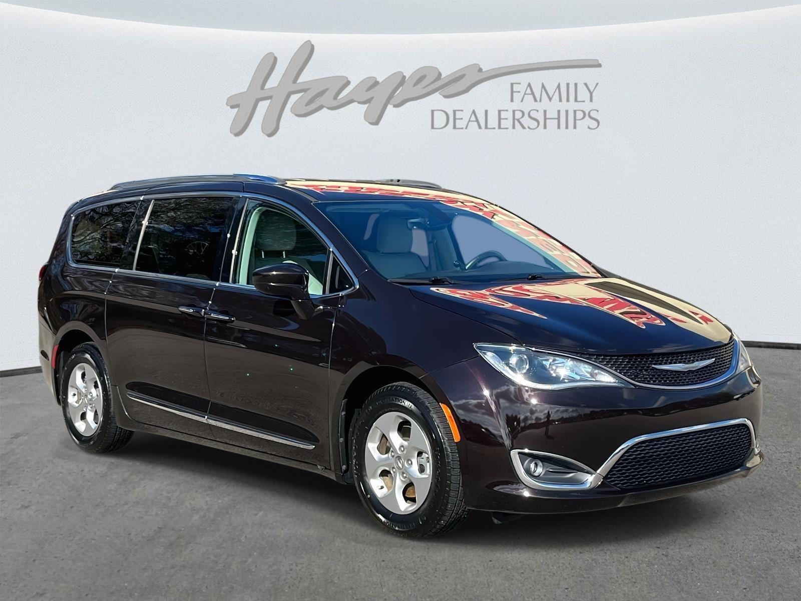 2017 Chrysler Pacifica Touring-L Plus's photo