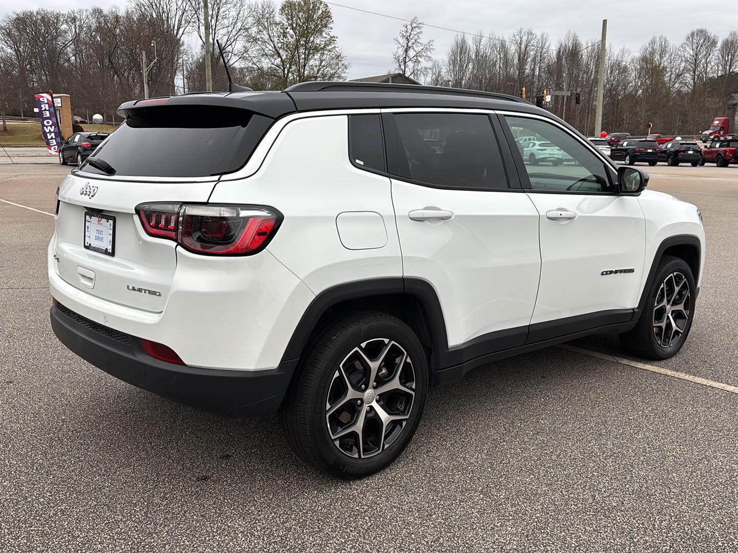 2024 Jeep Compass Limited photo 3