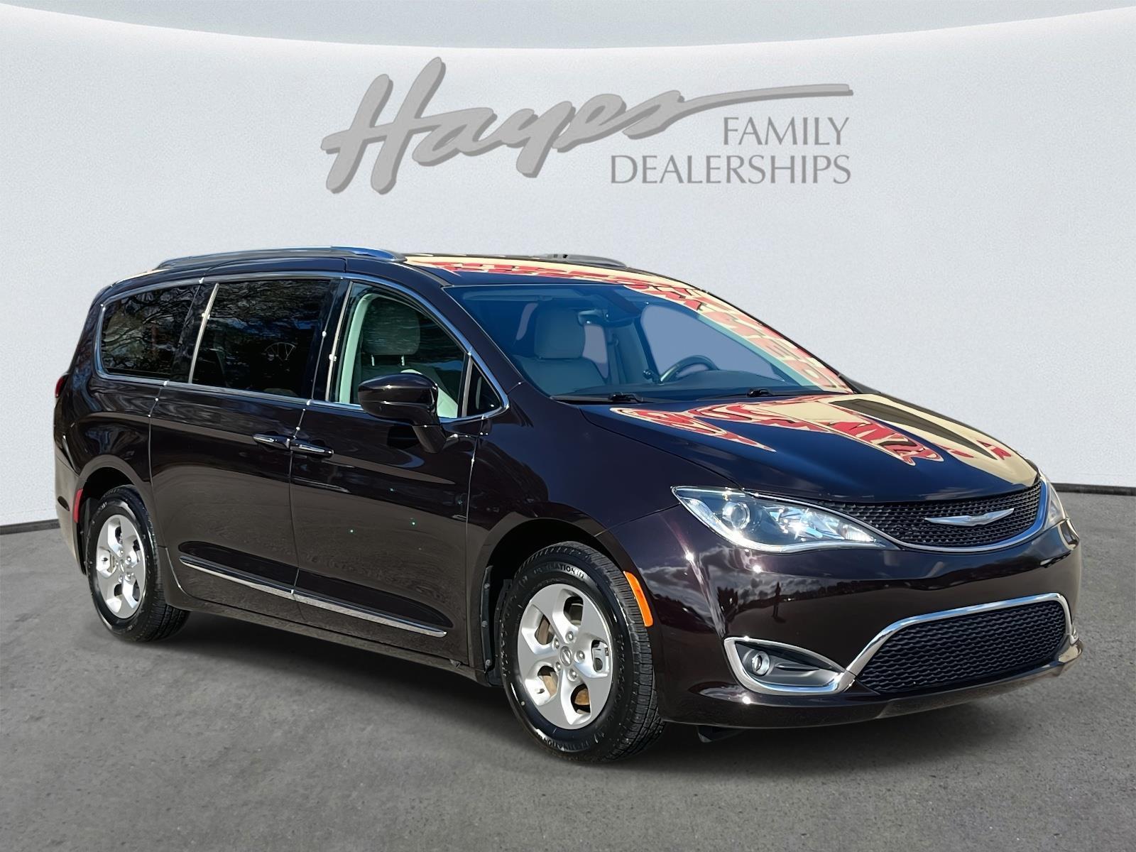 2017 Chrysler Pacifica Touring-L Plus's photo