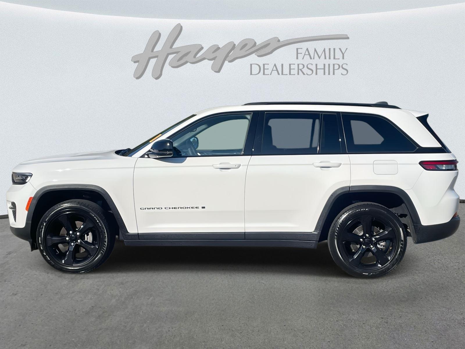 2023 Jeep Grand Cherokee Altitude photo 2