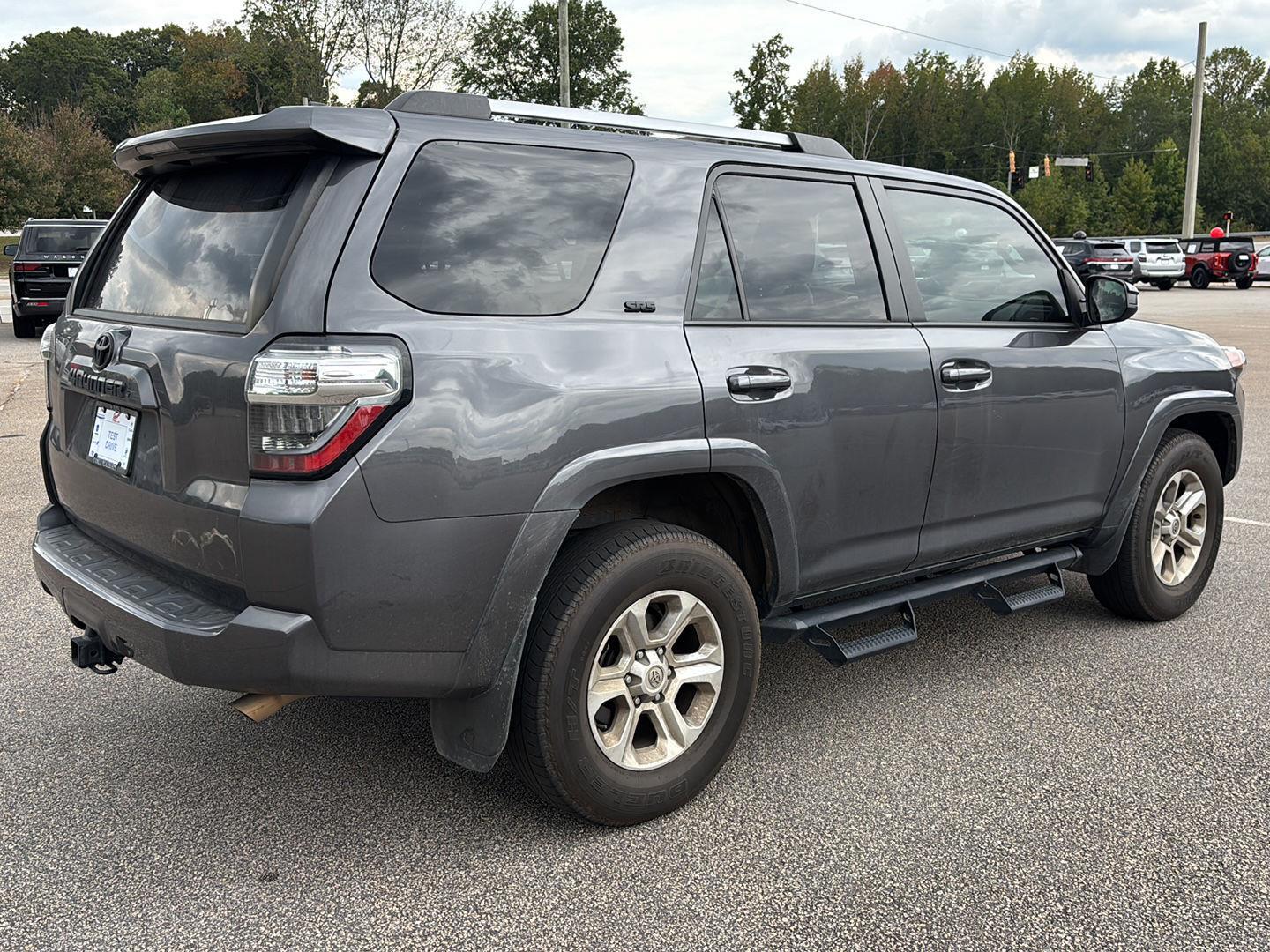 2022 Toyota 4Runner SR5 photo 3