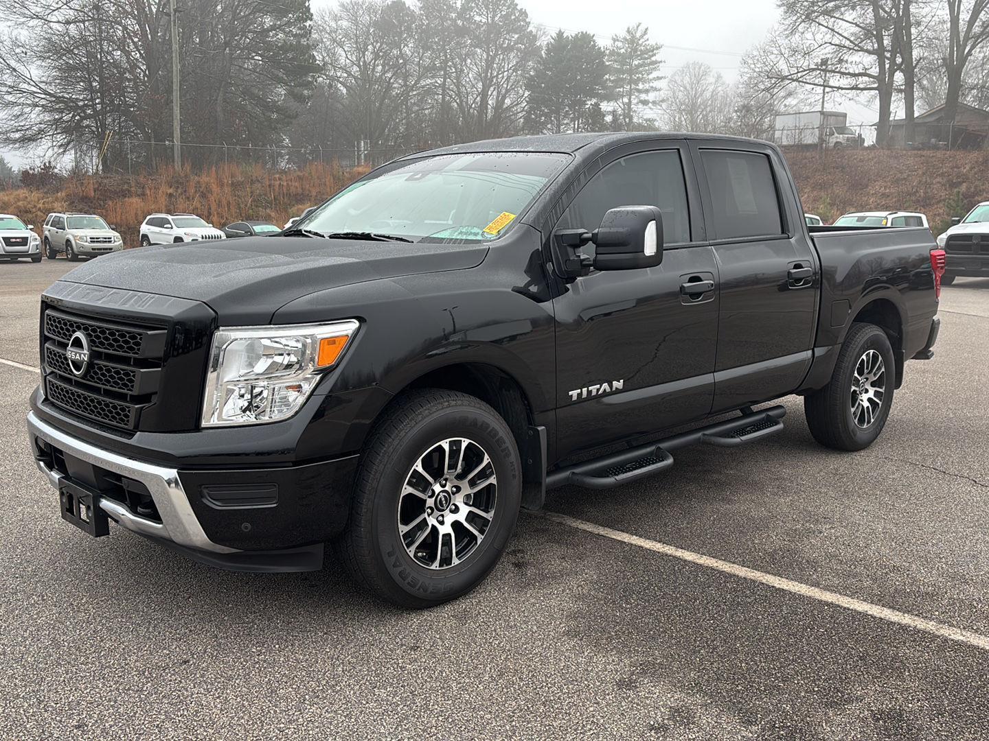 2024 Nissan Titan SV's photo