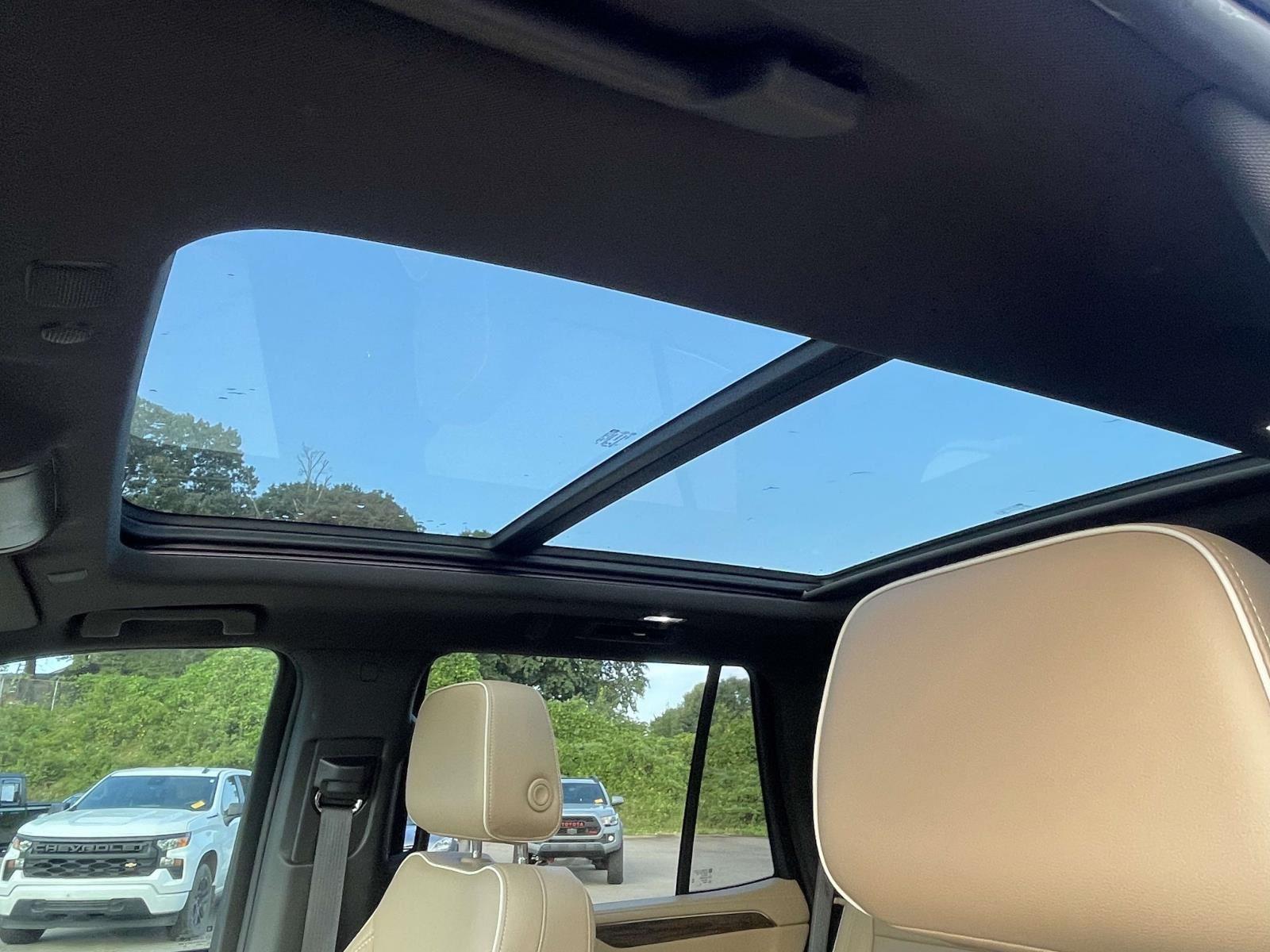2021 Chevrolet Tahoe Premier photo 2