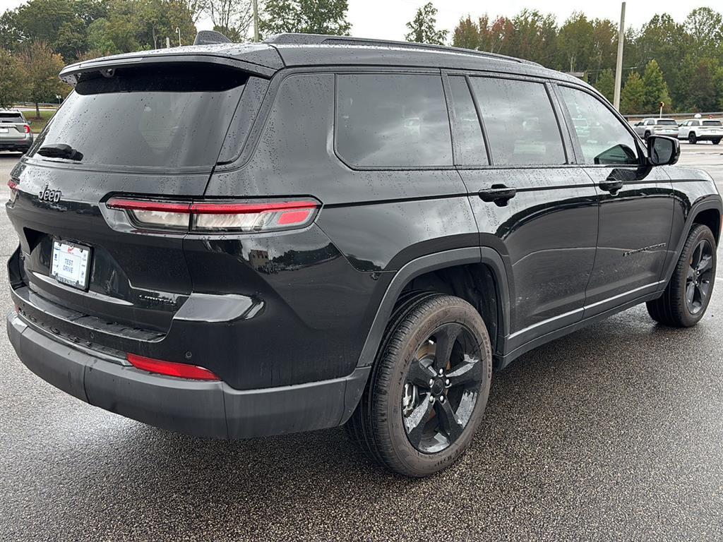 2025 Jeep Grand Cherokee Limited photo 3