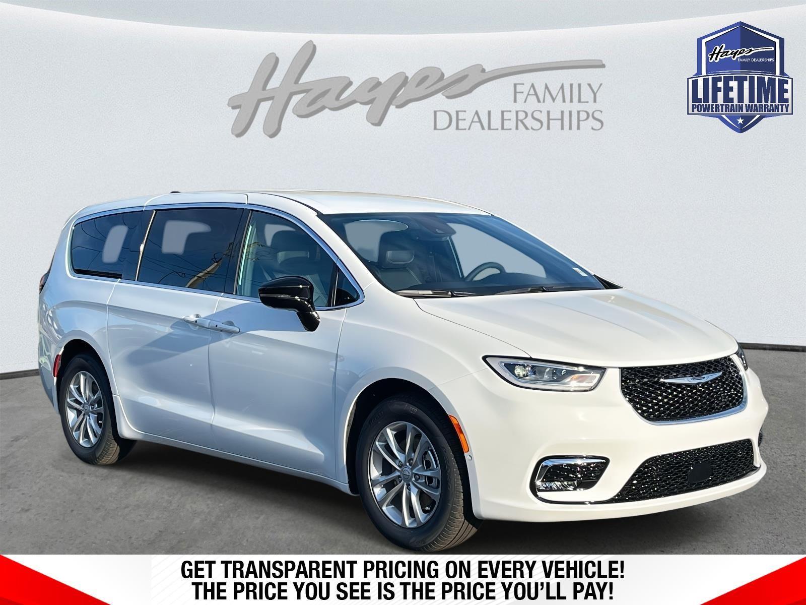 2026 Chrysler Pacifica Select's photo