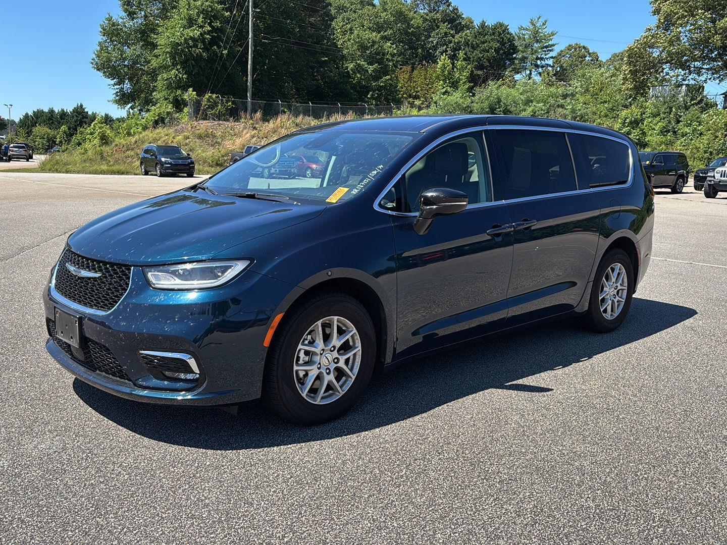 2024 Chrysler Pacifica Touring L's photo