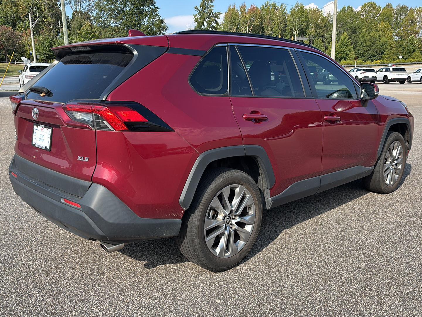 2023 Toyota RAV4 XLE Premium photo 3