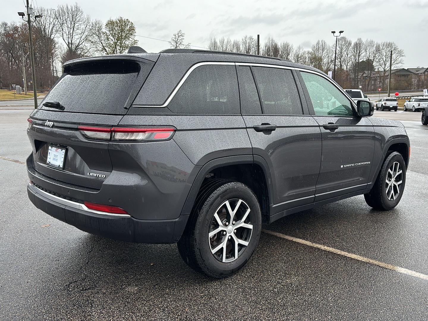 2024 Jeep Grand Cherokee Limited photo 3