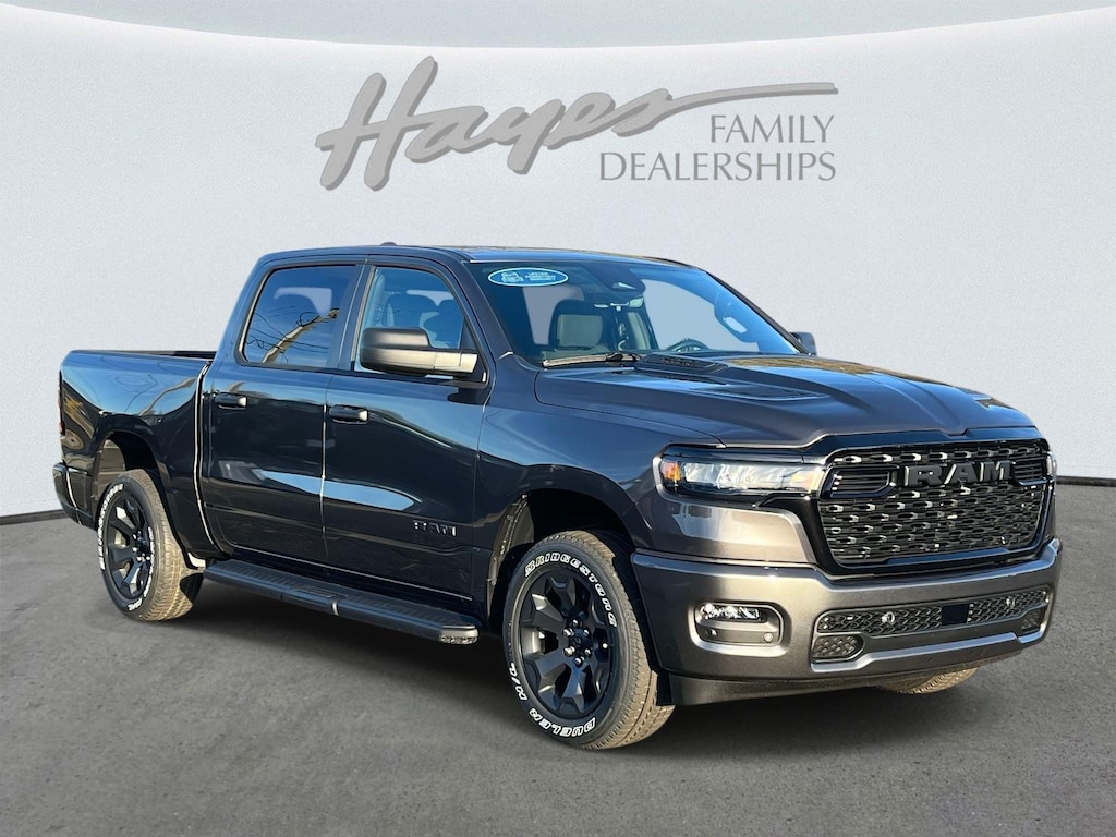 New 2026 Ram 1500 EXPRESS CREW CAB 4X4 5'7 BOX Pickup