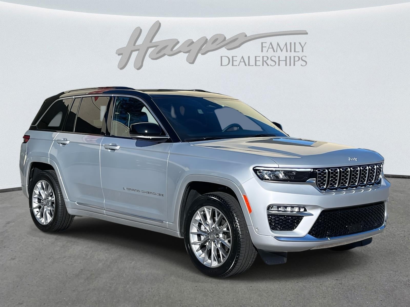 2025 Jeep Grand Cherokee Summit's photo