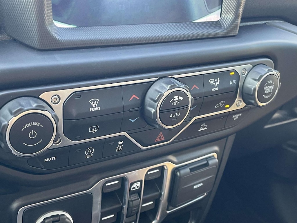 Used 2022 Jeep Gladiator Overland Truck