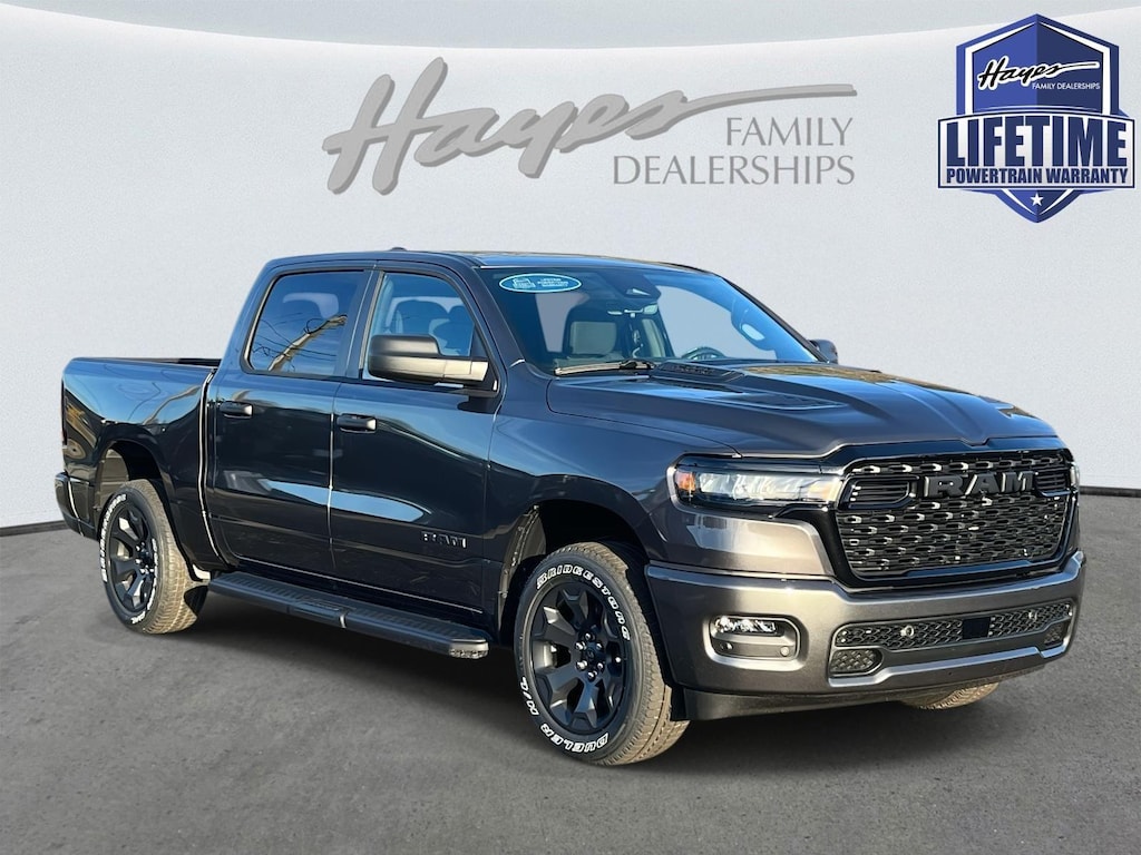 New 2026 Ram 1500 EXPRESS CREW CAB 4X4 5'7 BOX Pickup