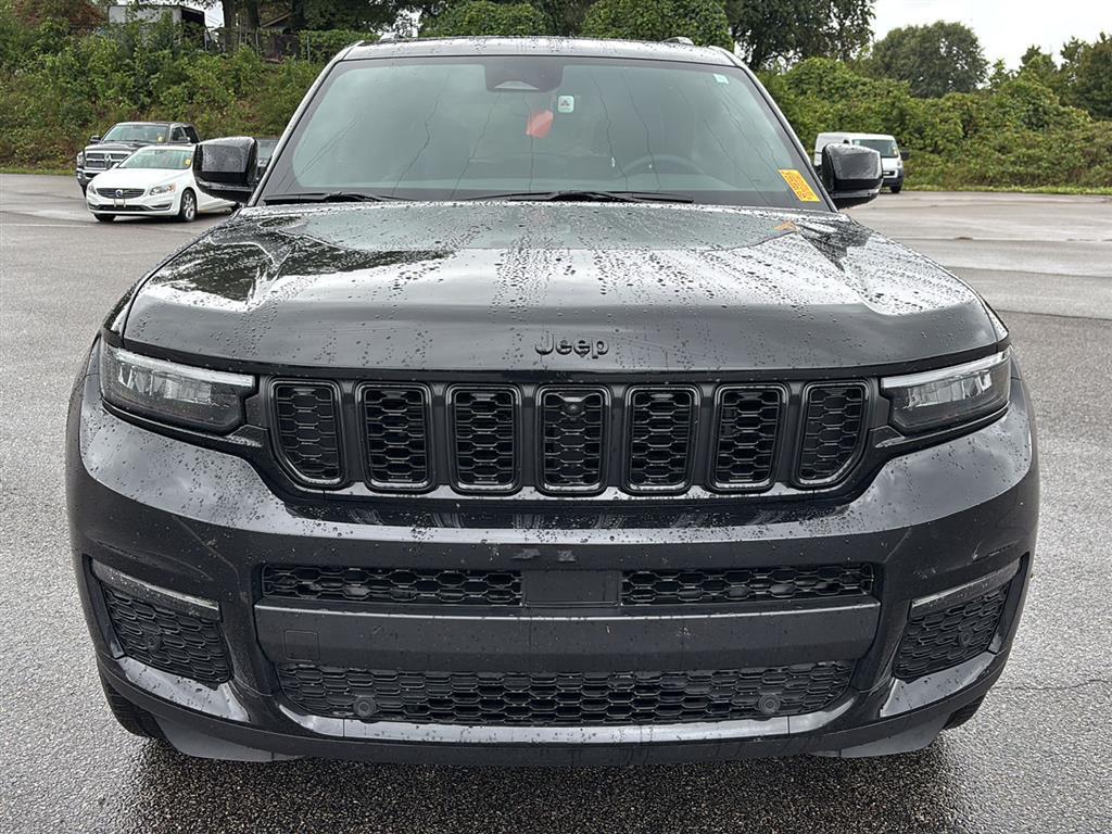 2025 Jeep Grand Cherokee Limited photo 2