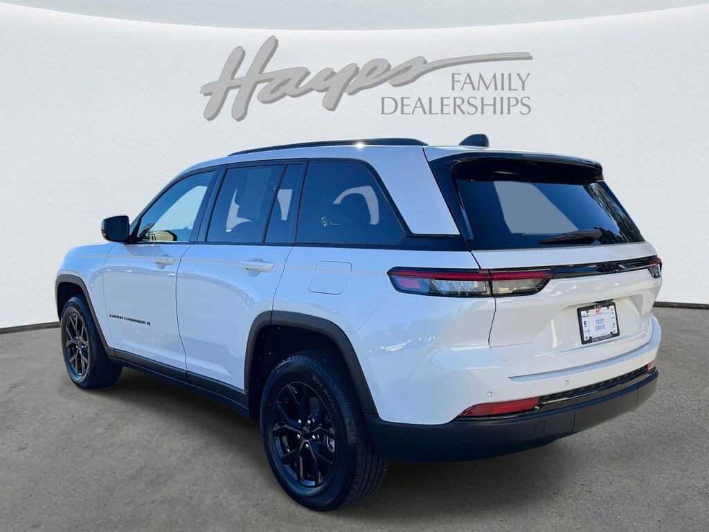 Used 2024 Jeep Grand Cherokee Altitude SUV