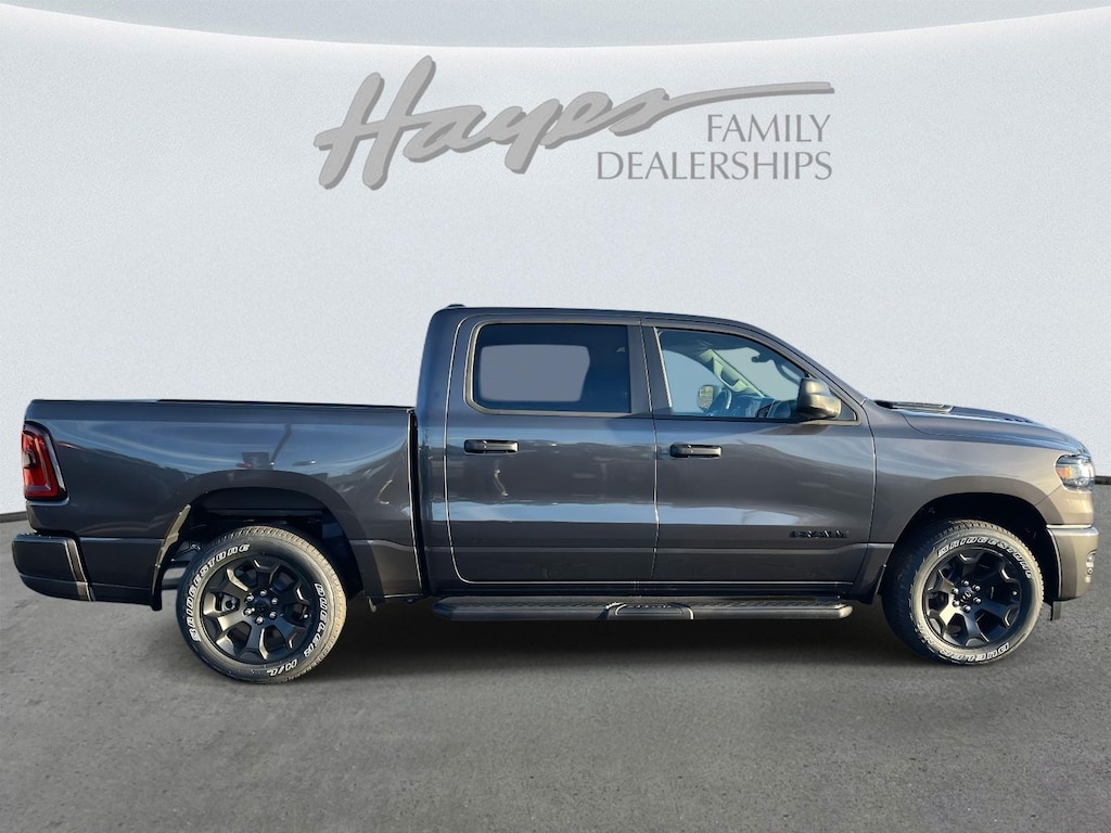 New 2026 Ram 1500 EXPRESS CREW CAB 4X4 5'7 BOX Pickup