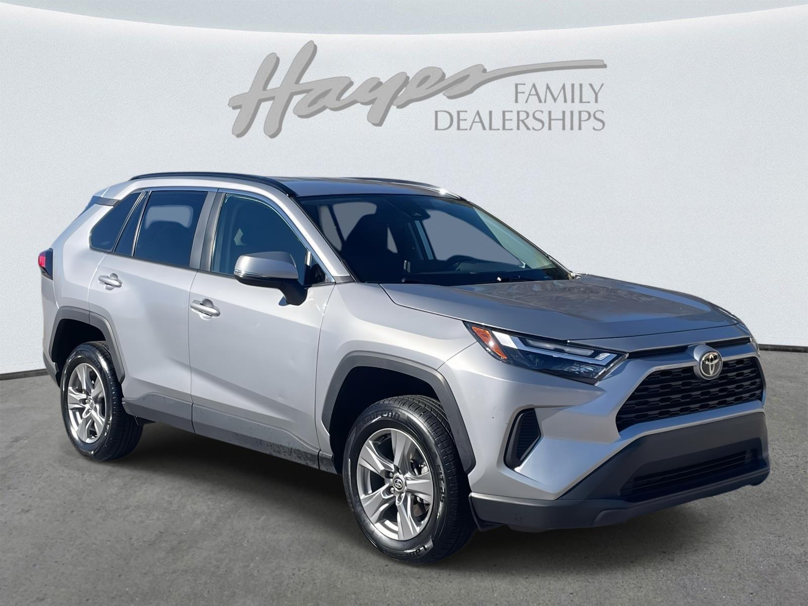 2024 Toyota RAV4 XLE's photo