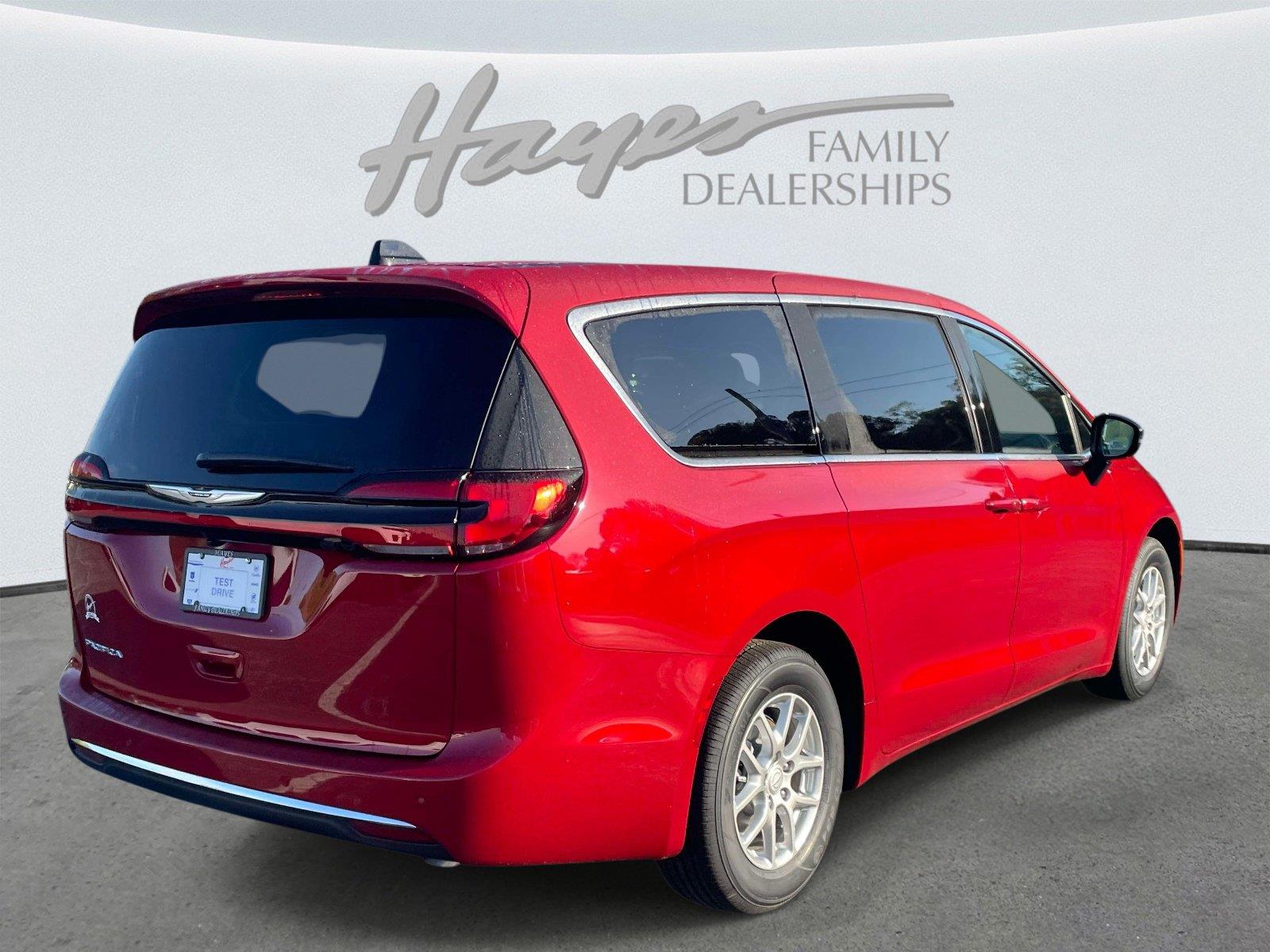 New 2026 Chrysler Pacifica SELECT Passenger Van