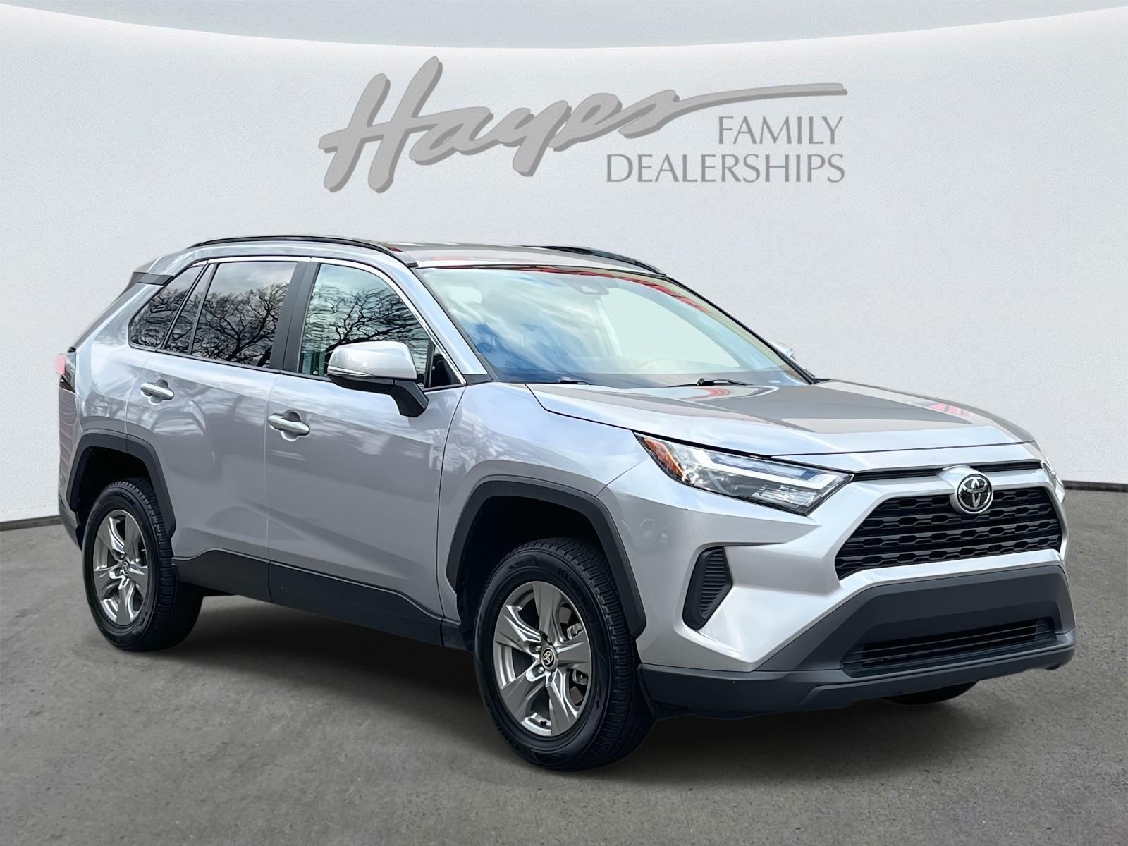 2024 Toyota RAV4 XLE's photo