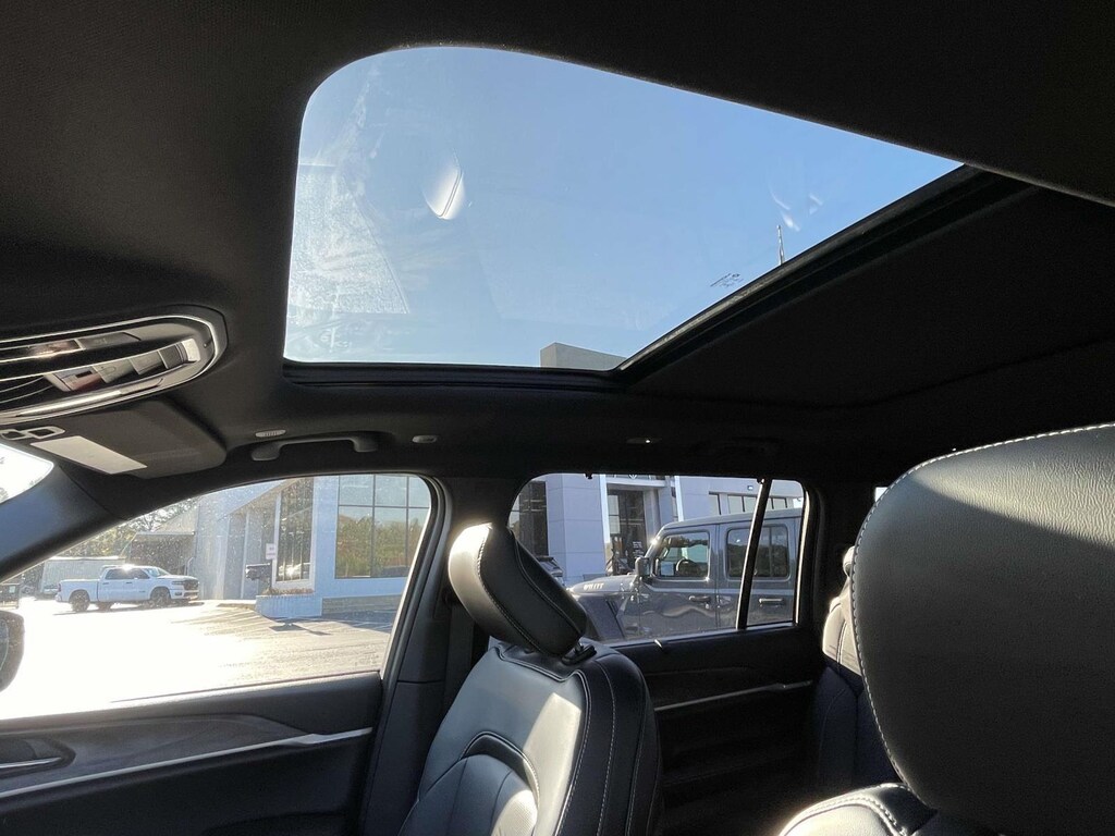 New 2025 Jeep Grand Cherokee L LIMITED 4X2 Sport Utility