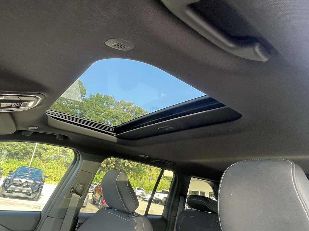 Used 2024 Jeep Grand Cherokee Laredo X SUV