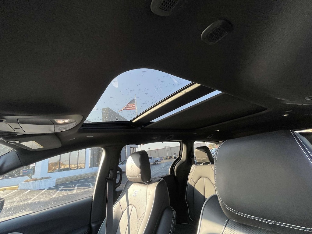 New 2026 Chrysler Pacifica LIMITED Passenger Van