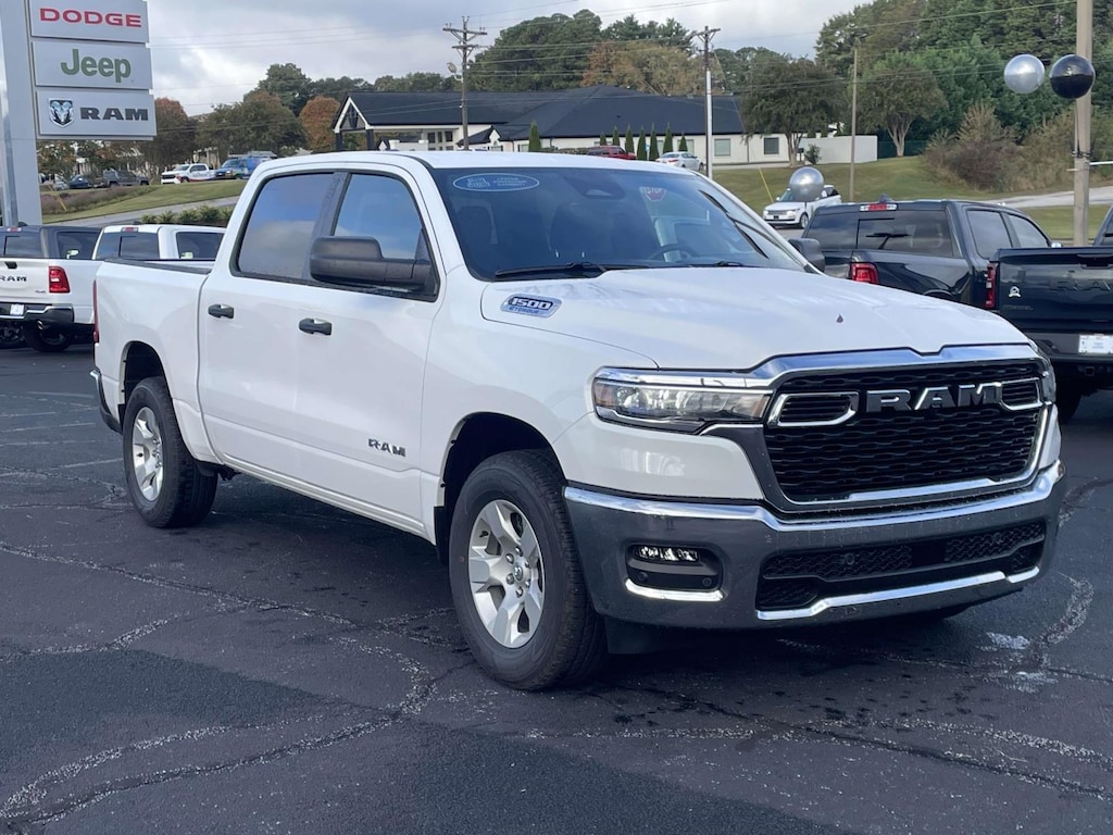 New 2025 Ram 1500 BIG HORN CREW CAB 4X2 5'7 BOX Pickup