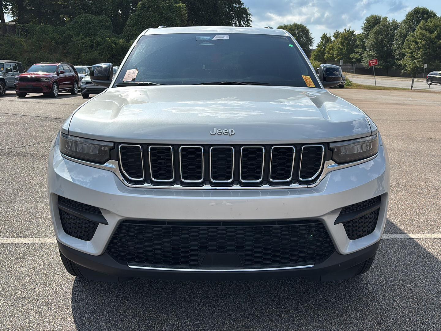 2024 Jeep Grand Cherokee Laredo X photo 2