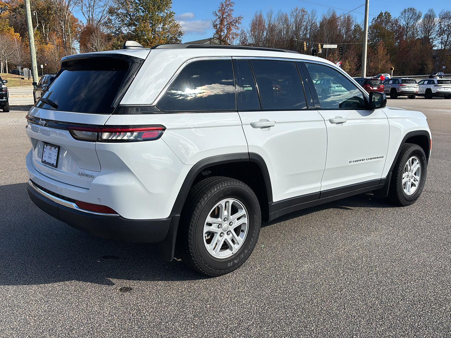 2024 Jeep Grand Cherokee Laredo photo 3