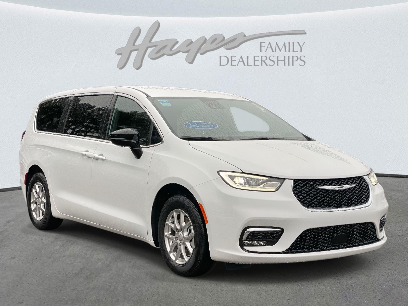 2026 Chrysler Pacifica photo 2