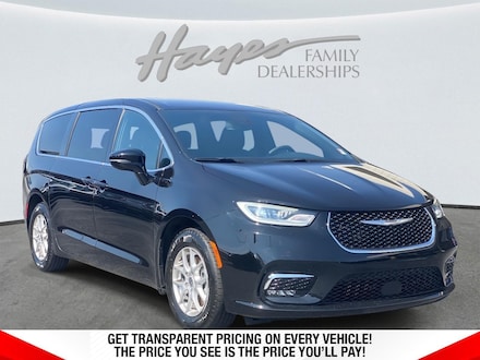 2025 Chrysler Pacifica Select Van