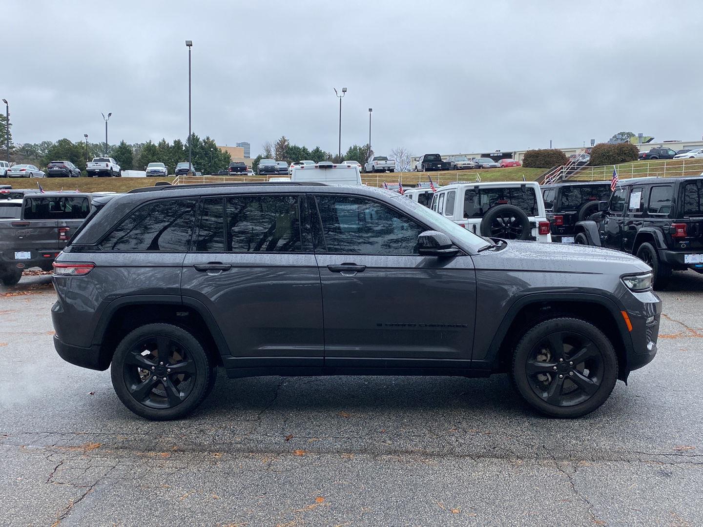 2023 Jeep Grand Cherokee Limited photo 3