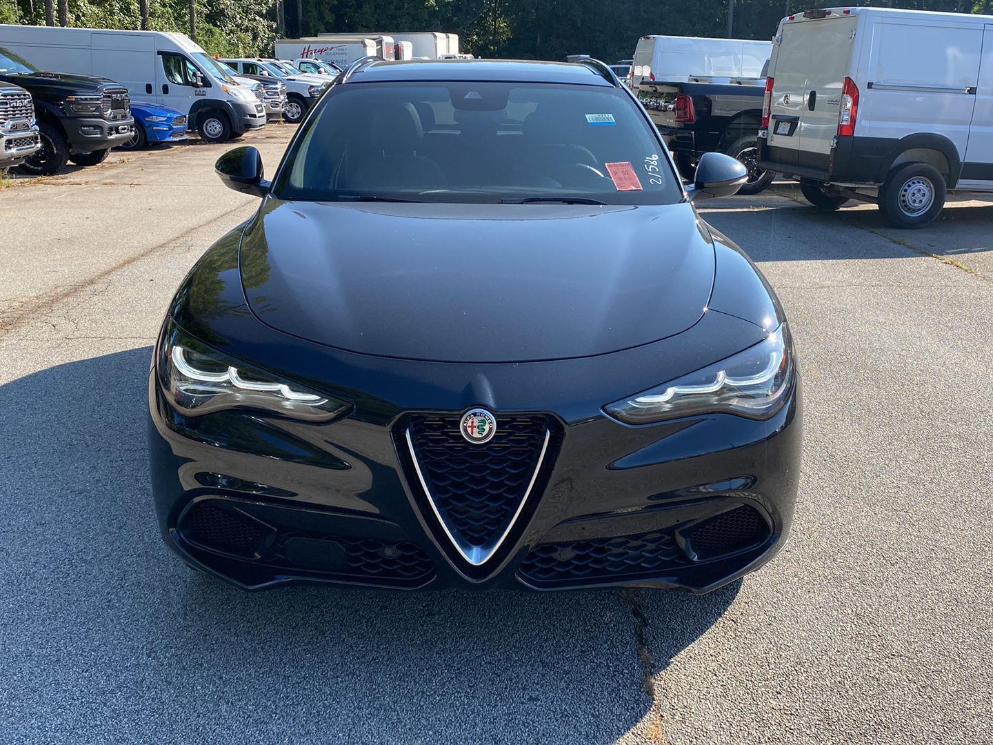 2024 Alfa Romeo Stelvio Ti photo 3