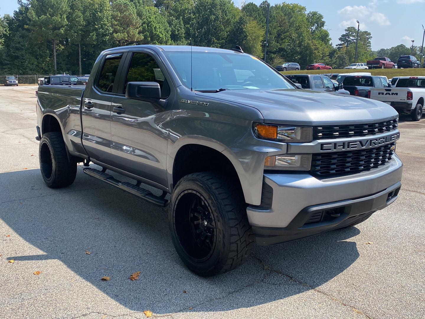 2021 Chevrolet Silverado 1500 Custom photo 2