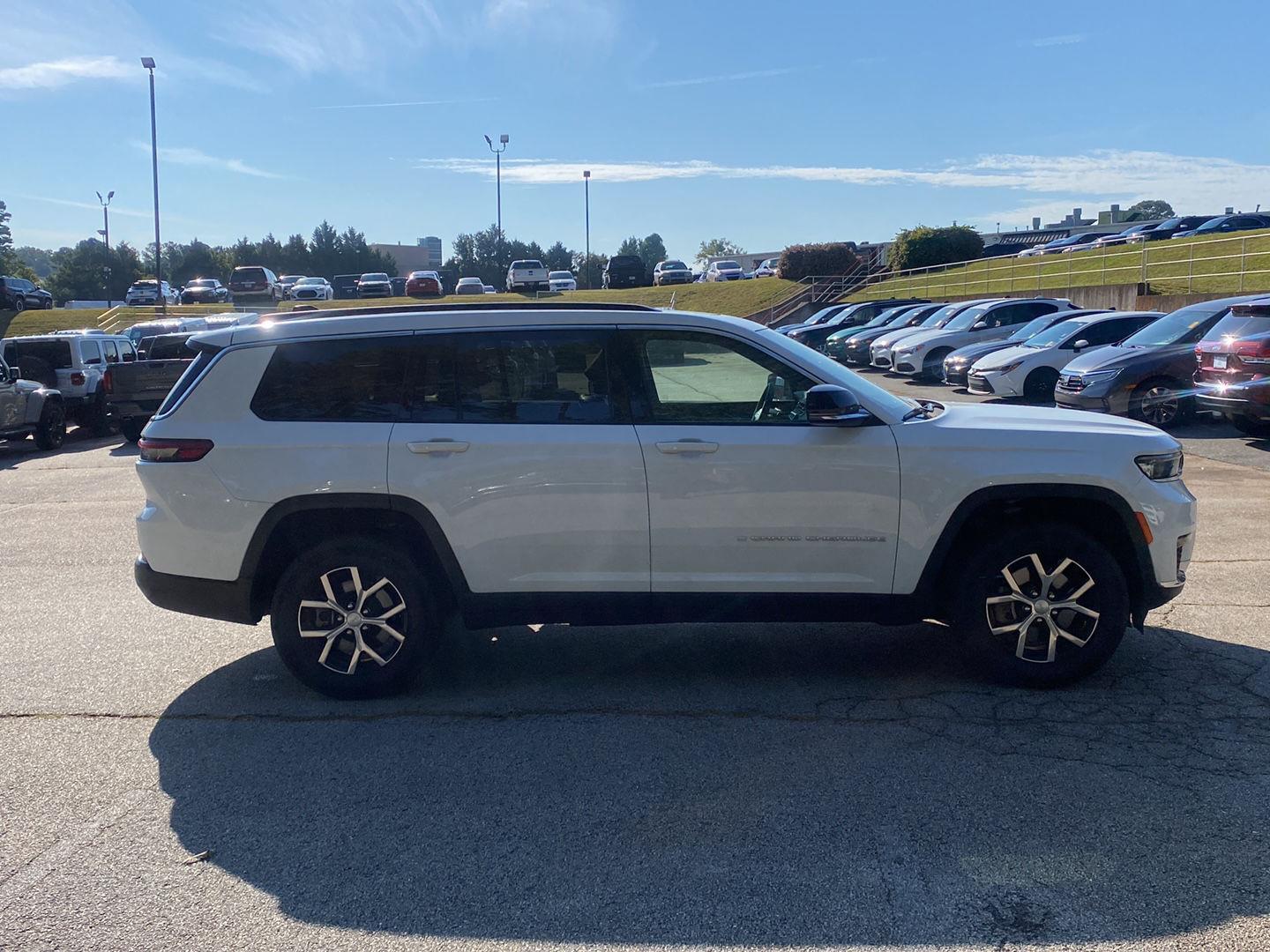 2024 Jeep Grand Cherokee Limited photo 3