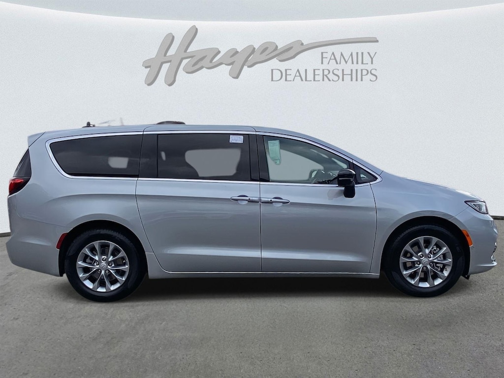 New 2026 Chrysler Pacifica LIMITED Passenger Van
