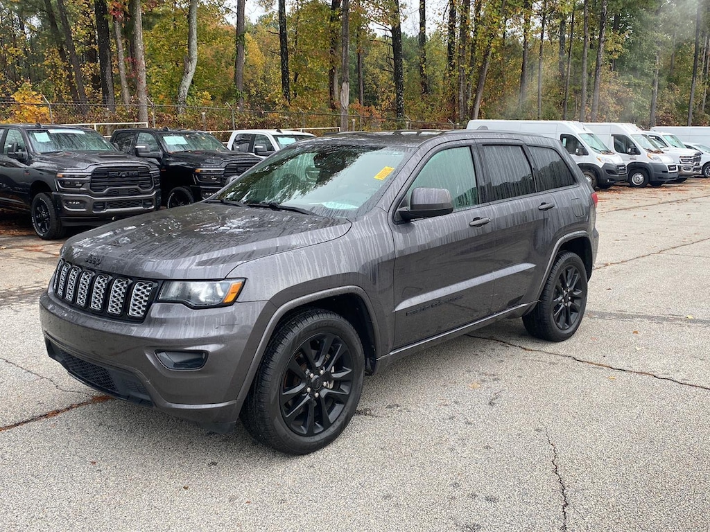 Used 2017 Jeep Grand Cherokee Altitude SUV