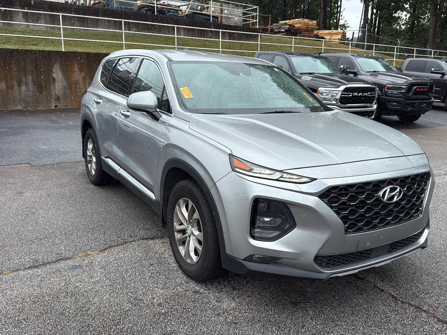 2020 Hyundai Santa Fe SEL photo 2