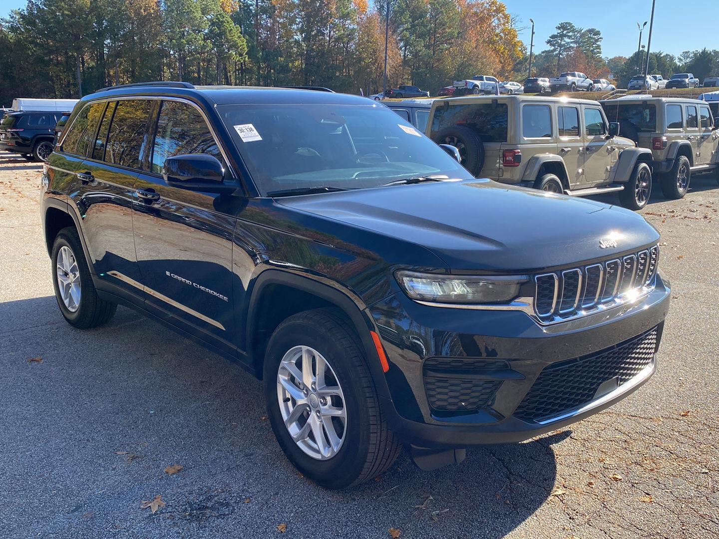 2024 Jeep Grand Cherokee Laredo X photo 2