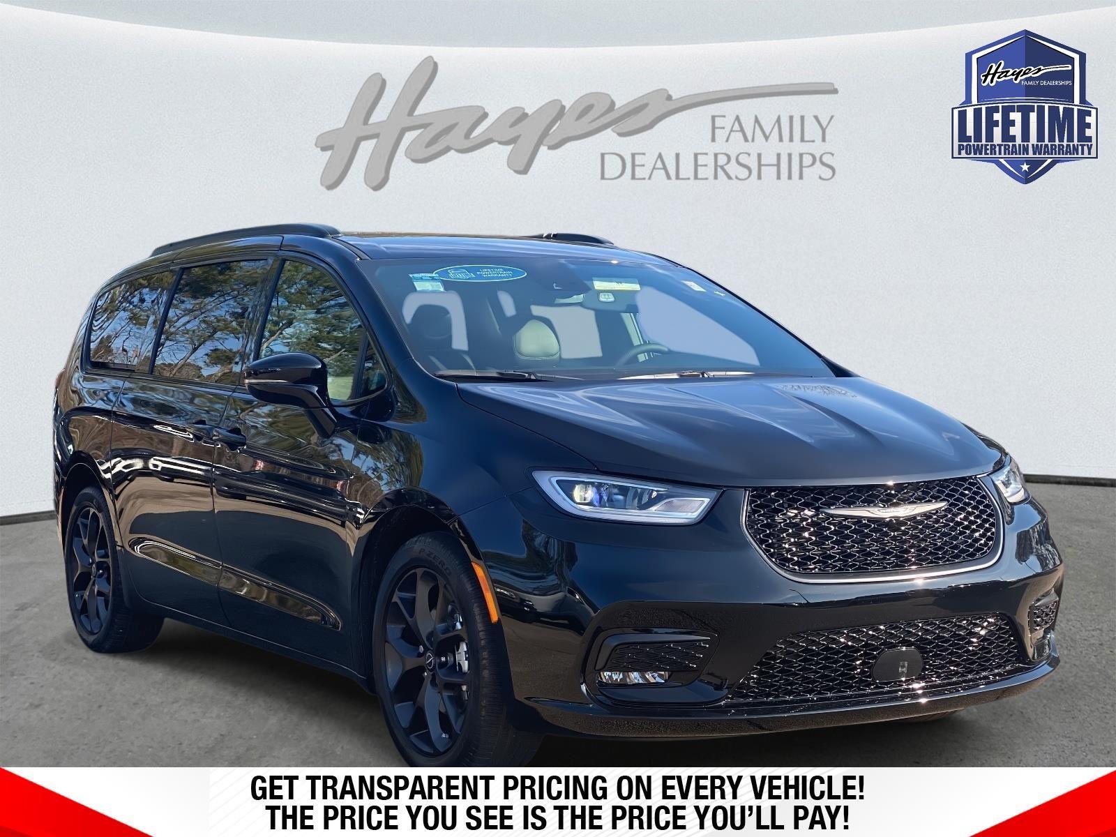2026 Chrysler Pacifica Select's photo