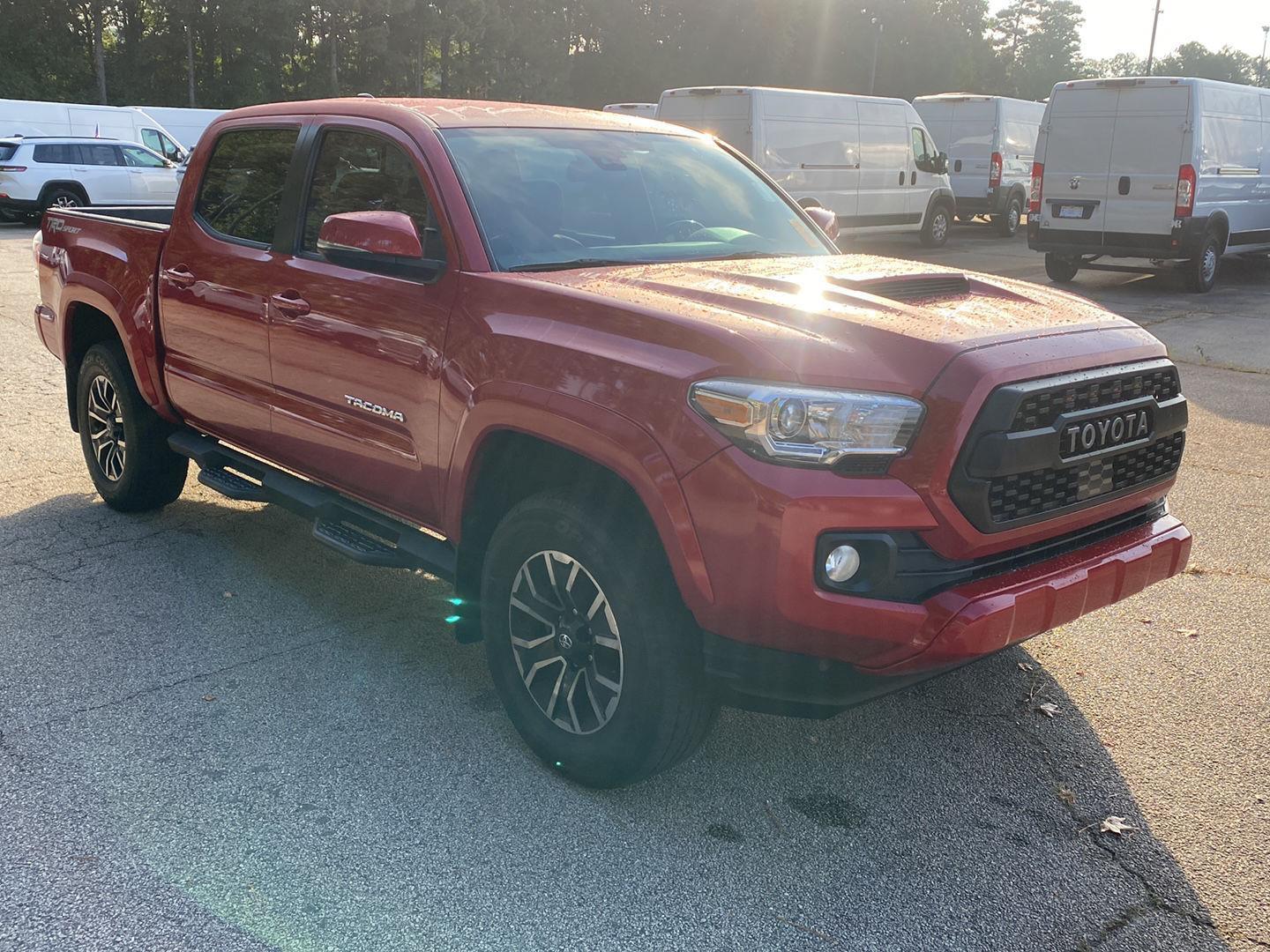 2021 Toyota Tacoma TRD Sport photo 2