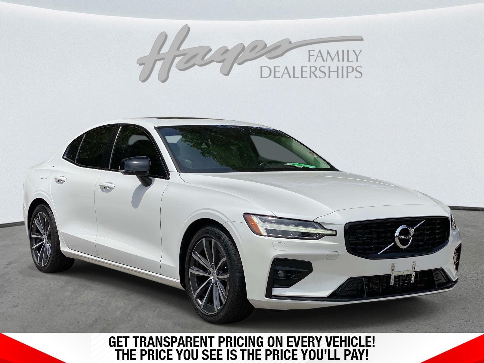 2022 Volvo S60 B5 Black Edition Momentum 4WD's photo