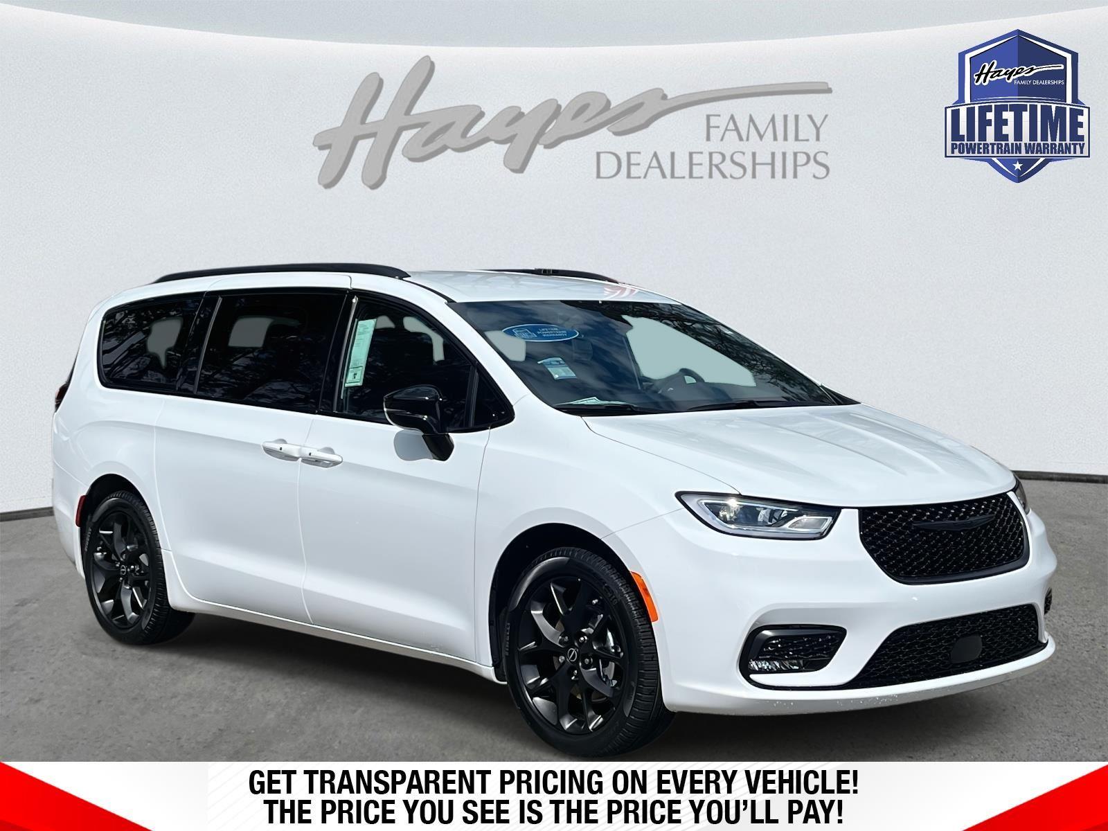 2026 Chrysler Pacifica Select's photo