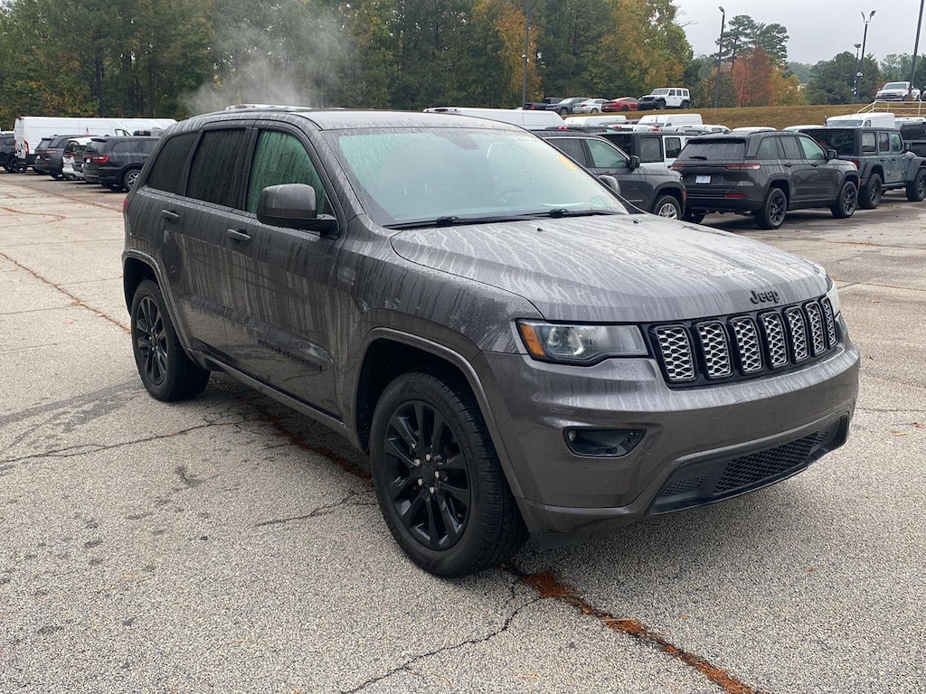Used 2017 Jeep Grand Cherokee Altitude SUV
