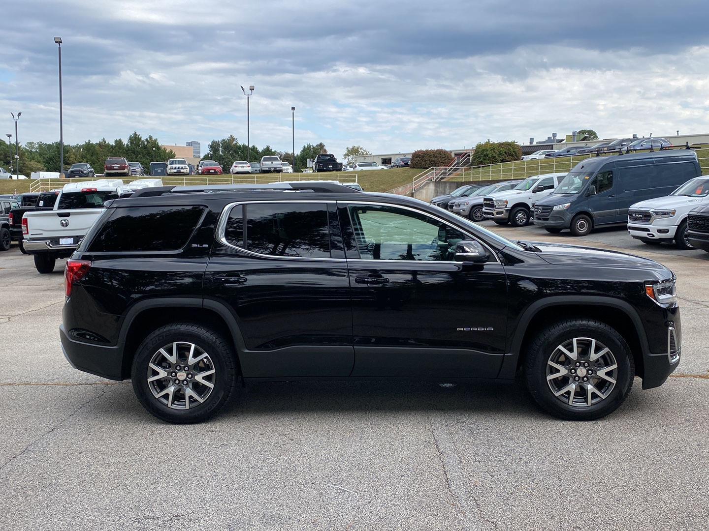 2022 Gmc Acadia SLE photo 2