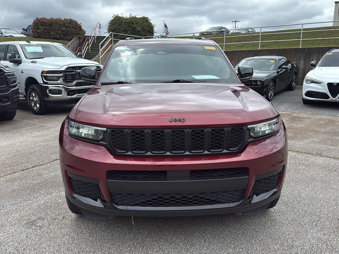 2022 Jeep Grand Cherokee Altitude photo 2
