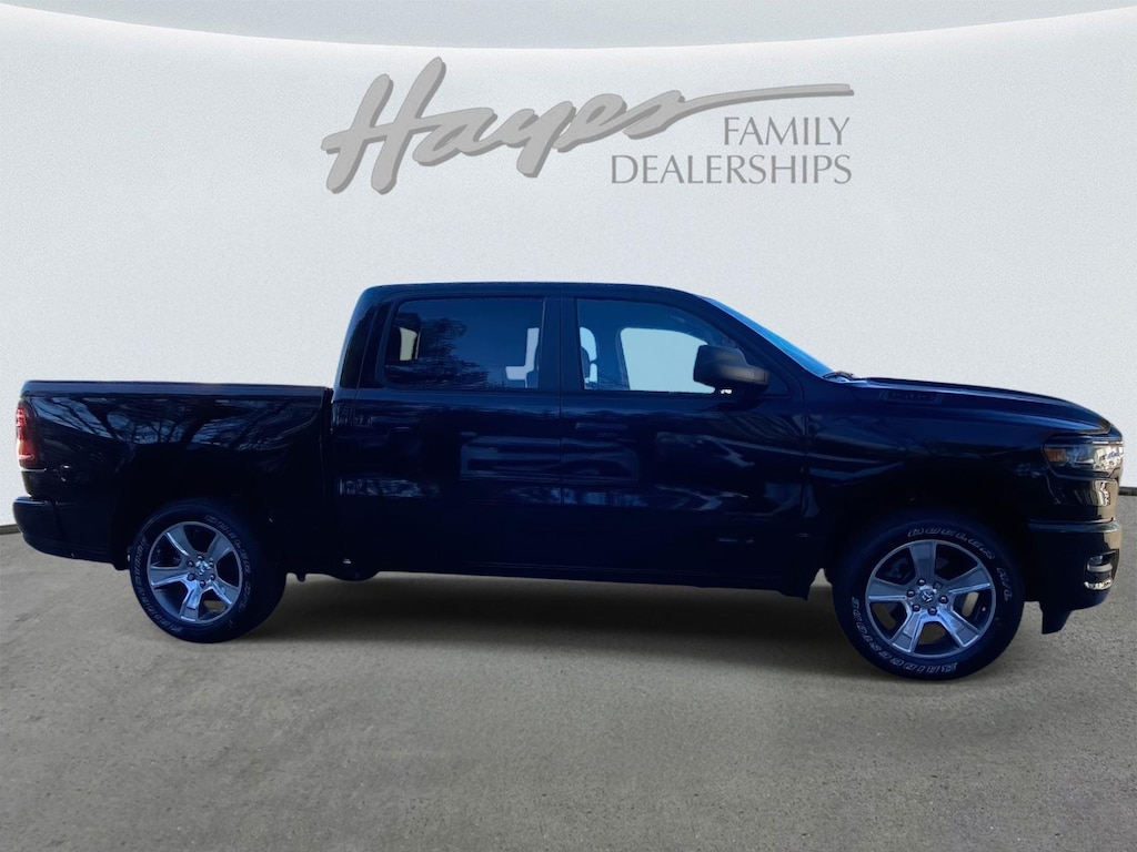 New 2026 Ram 1500 EXPRESS CREW CAB 4X2 5'7 BOX Pickup