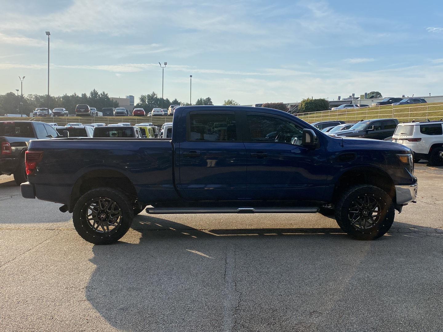 2016 Nissan Titan SV photo 4