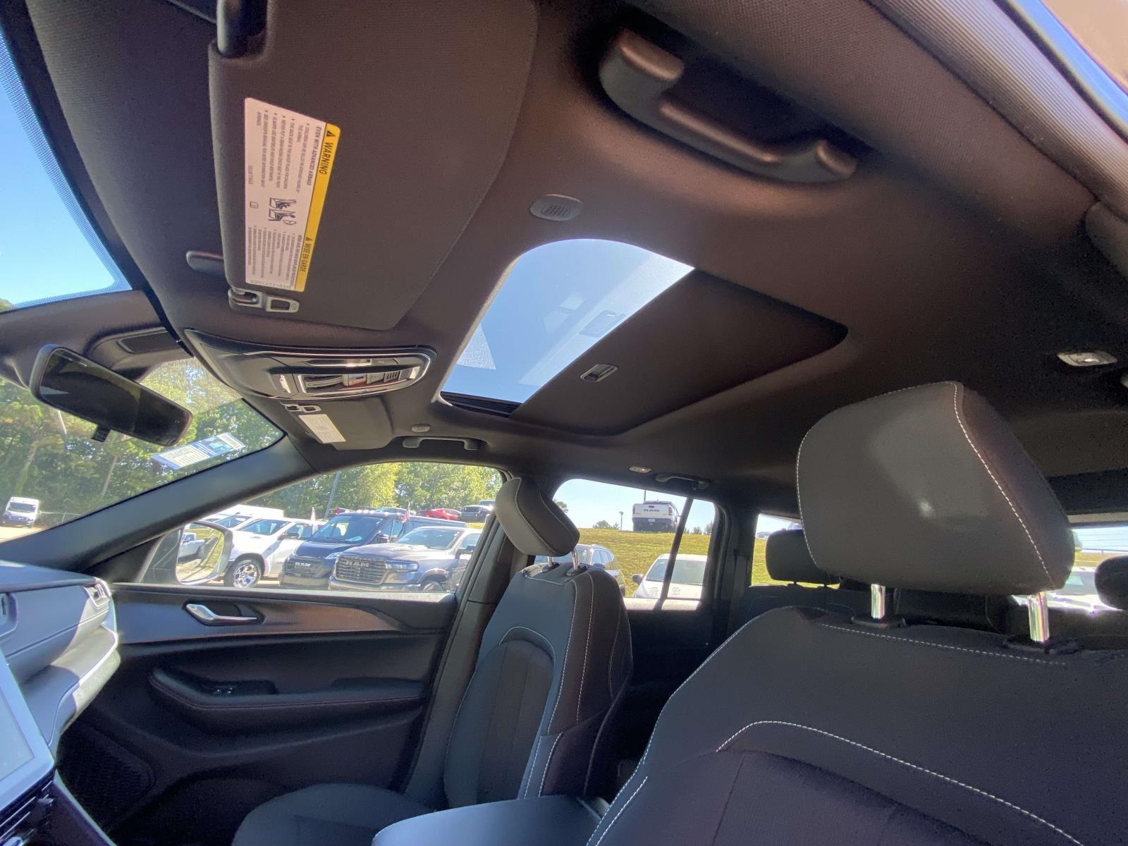 2025 Jeep Grand Cherokee Laredo - Photo 7